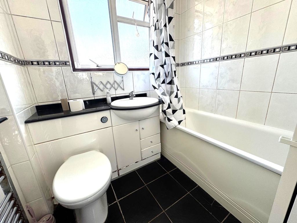 Property photo 1 of 5 7400Cbd1-A876-4B80-9Df2-d28Cb402Dfcc