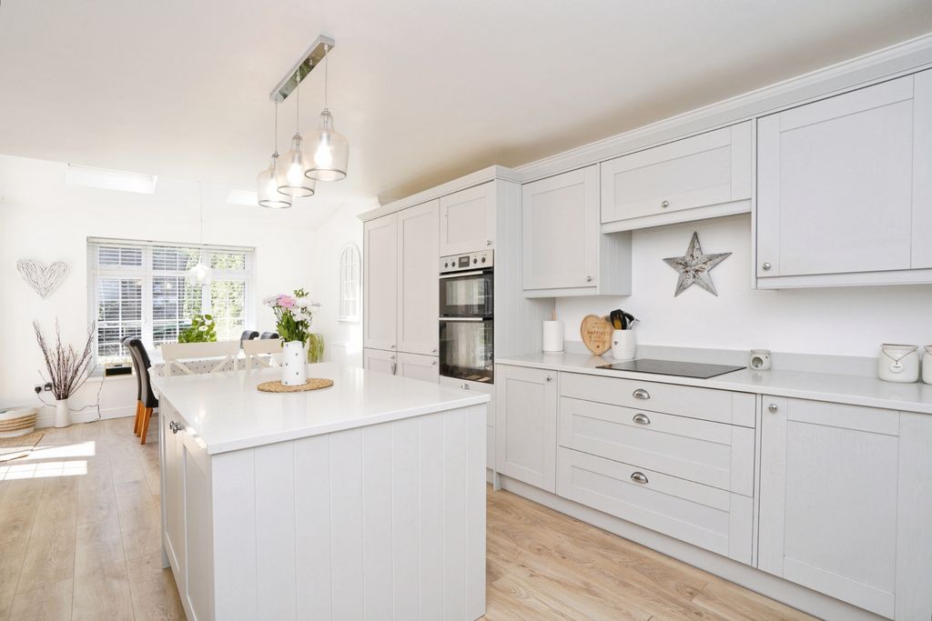 Property photo 3 of 19 _l2_1564