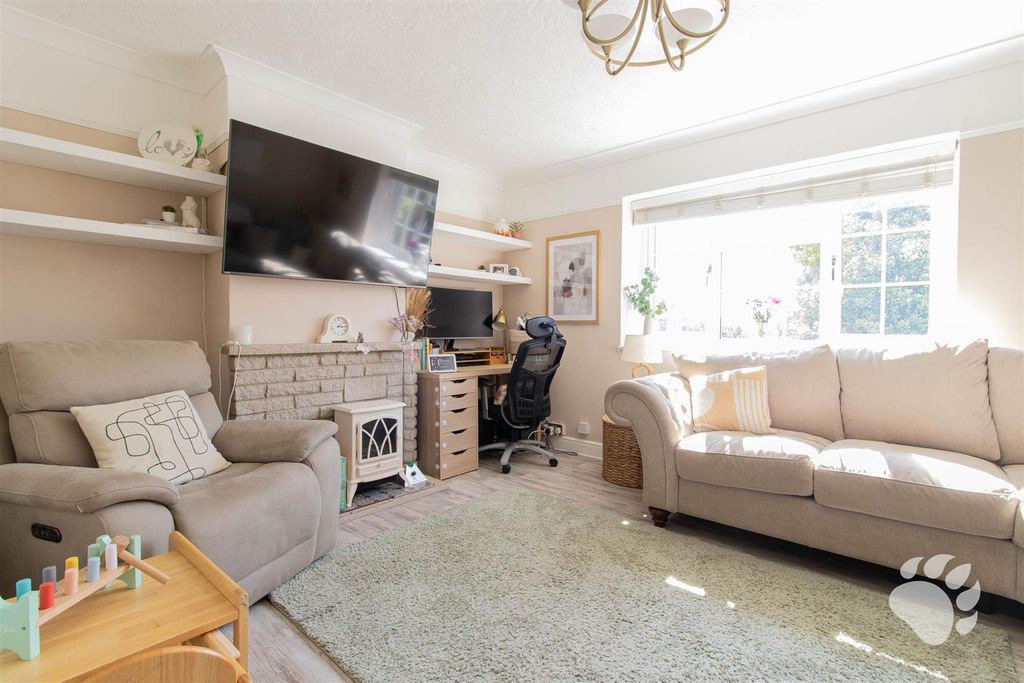 Property photo 3 of 17 Living Room