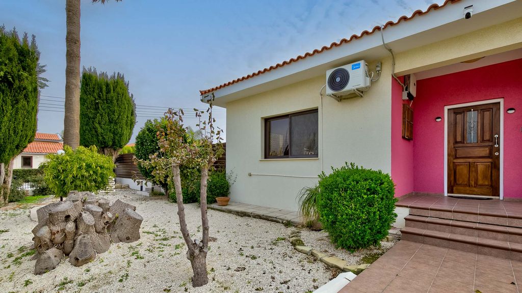 Property photo 2 of 23