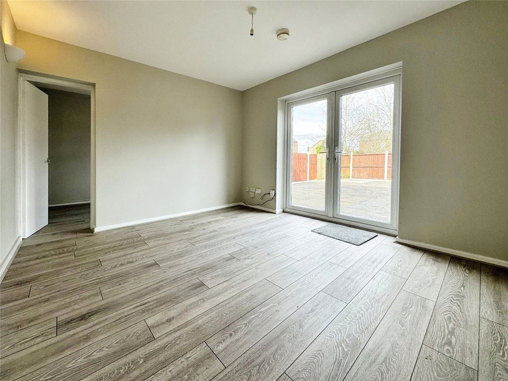 Property photo 2 of 7 Living Room