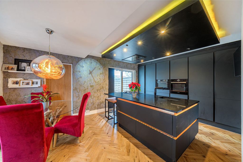 Property photo 2 of 23