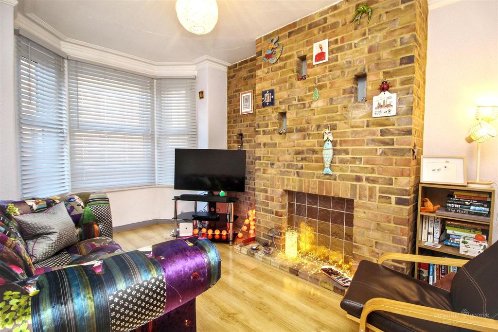 Property photo 2 of 18 Living Room