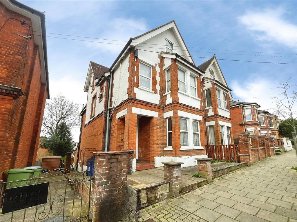 Property photo 1 of 11 Side Front