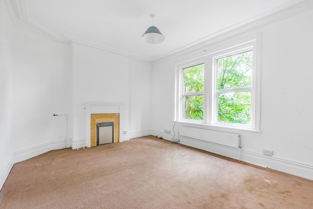 Property photo 2 of 12 737115 (2)