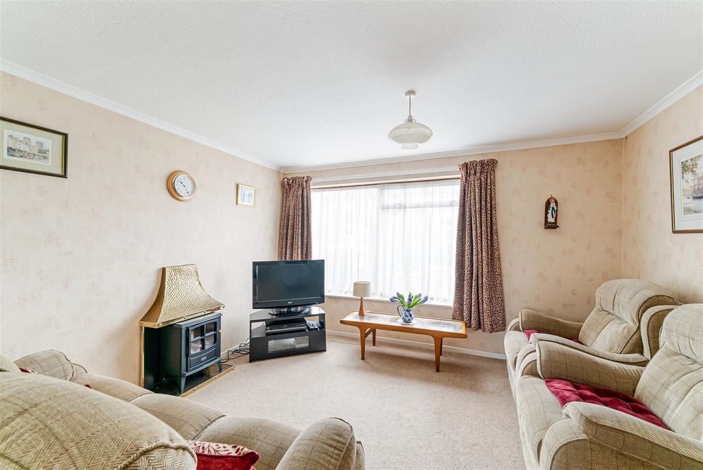 Property photo 3 of 16 Living Room