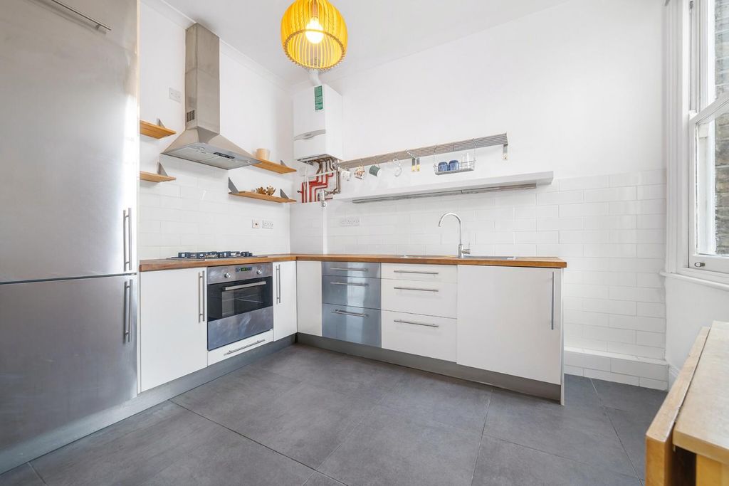 Property photo 3 of 10 Kitchen.Jpg