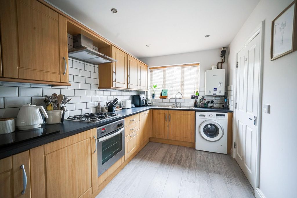 Property photo 2 of 25