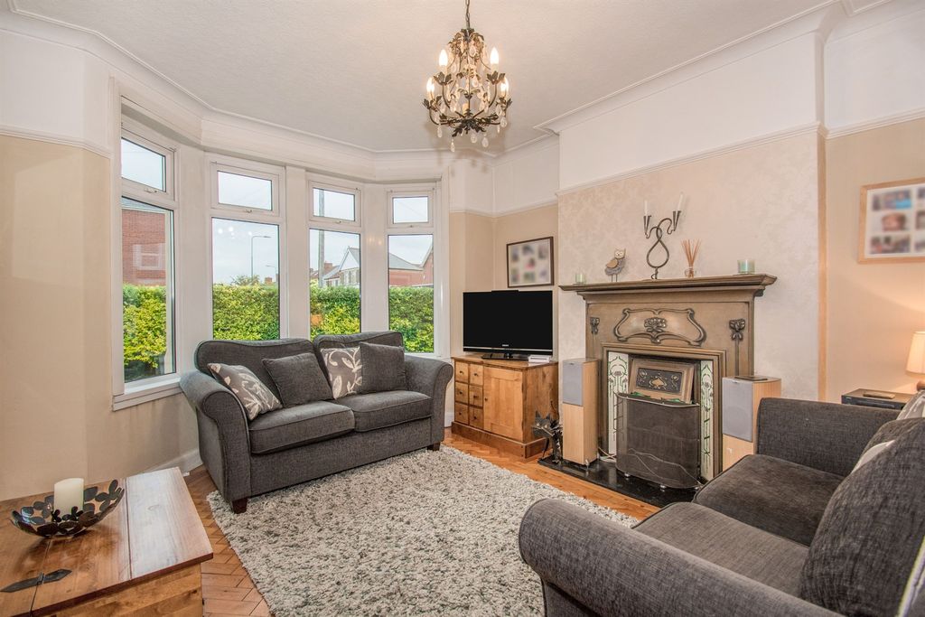 Property photo 3 of 27