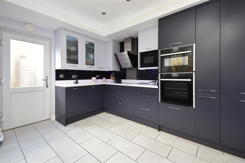 Property photo 3 of 24 Kitchen