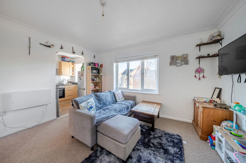 Property photo 3 of 10 1383877-9-69301Bd...