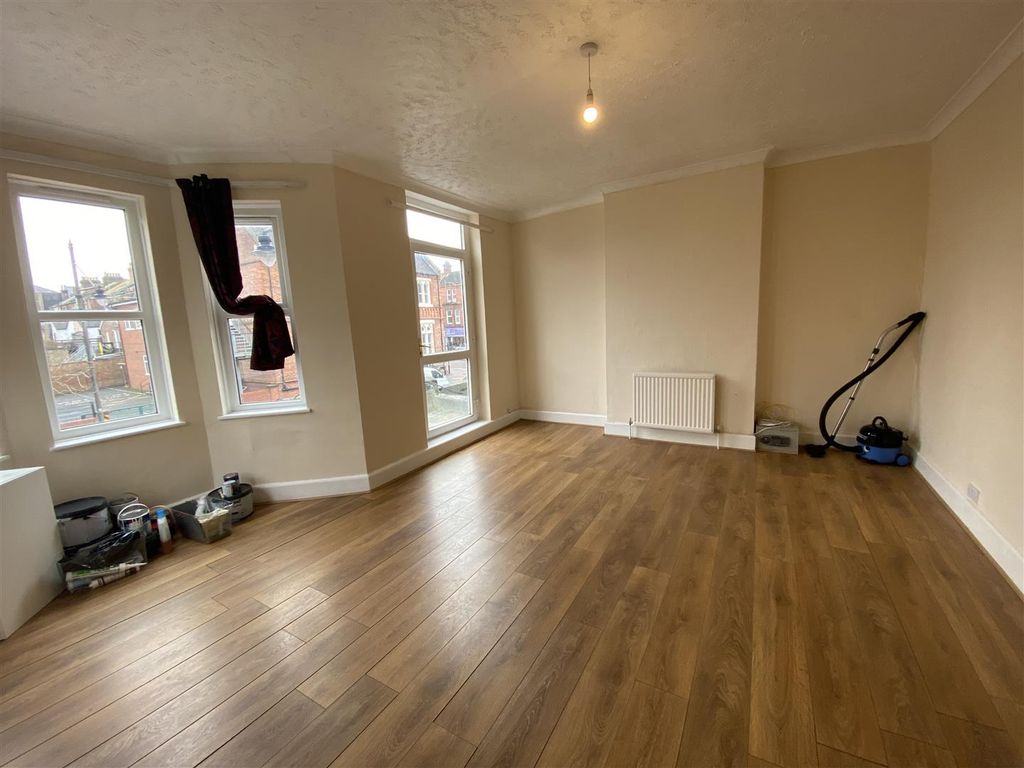 Property photo 3 of 7 Living Room.Jpeg