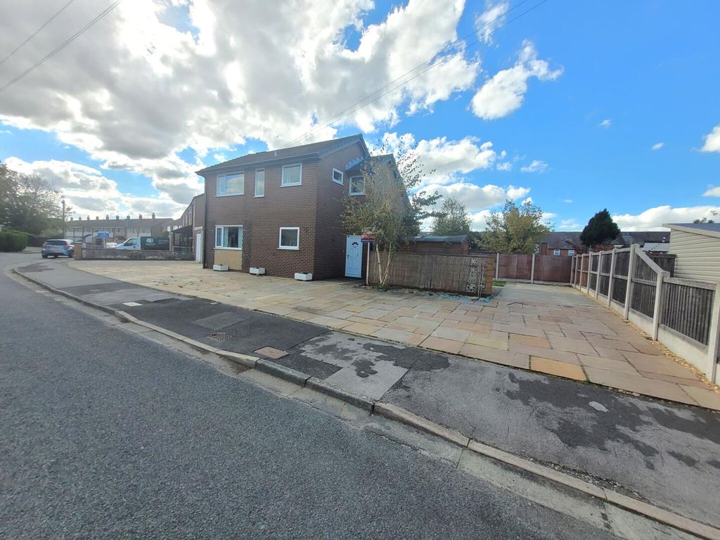 Property photo 2 of 12