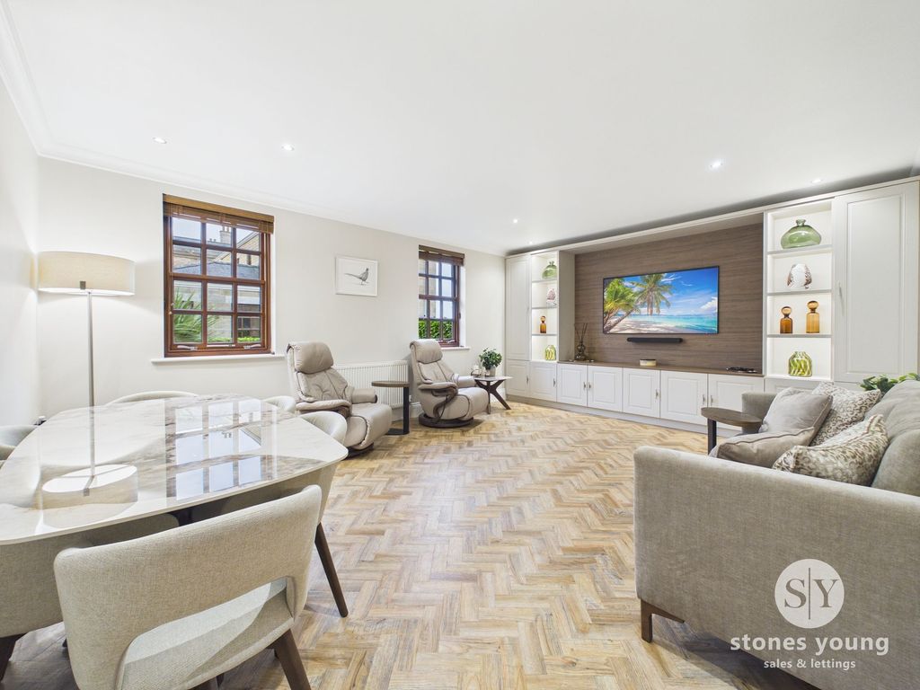 Property photo 2 of 28