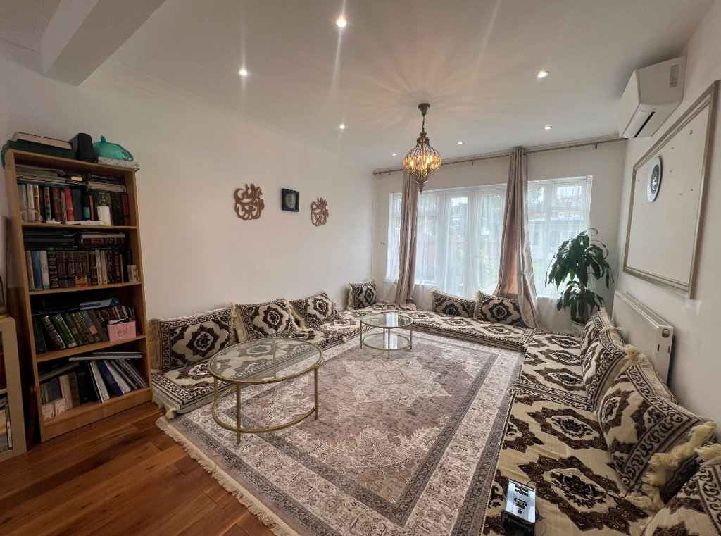 Property photo 2 of 9