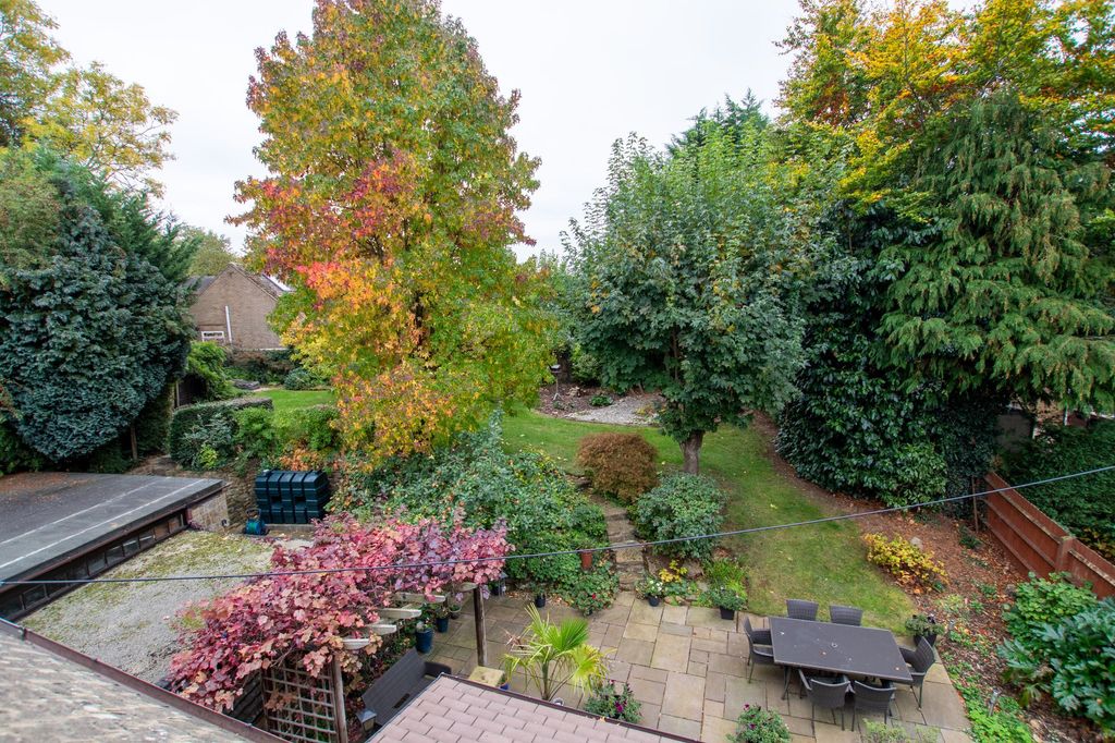 Property photo 2 of 27