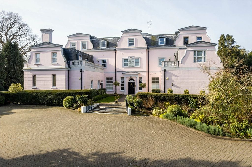 Property photo 3 of 22 Brockham Park House