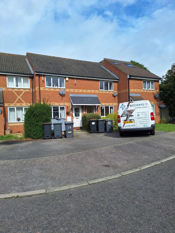 Property photo 1 of 15 2 Bed Terraced House To Rent Villiers Close, Luton Lu4