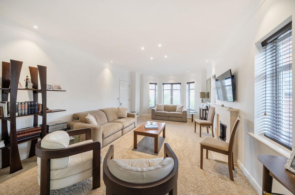 Property photo 3 of 22 Davidson Frost-Wellings, Dfw, Myddleton Close, Sta
