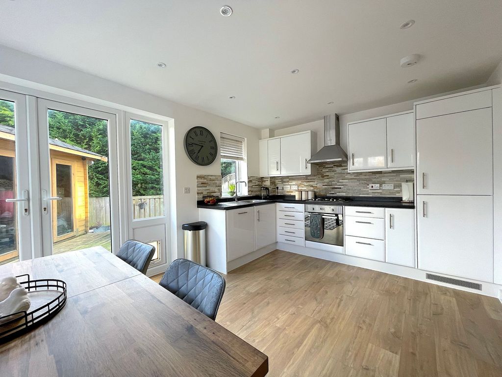 Property photo 3 of 20 Kitchen/Dining Room (1)