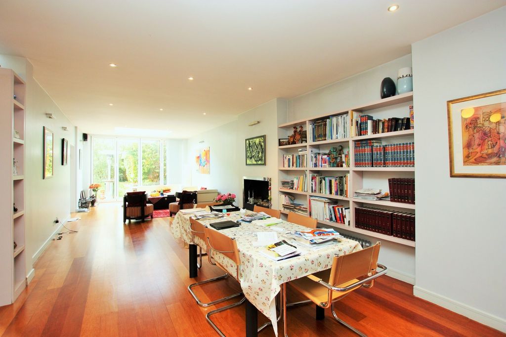 Property photo 2 of 11 Reception