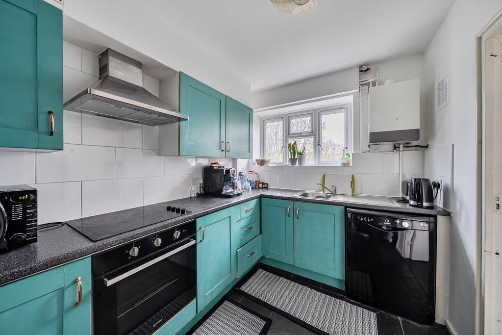 Property photo 2 of 10 1436090-11-69c6A3...