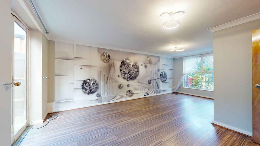 Property photo 2 of 27 118 Covelees Wall, Winsor Park Estate, Beckton, London, E6 6Wf
