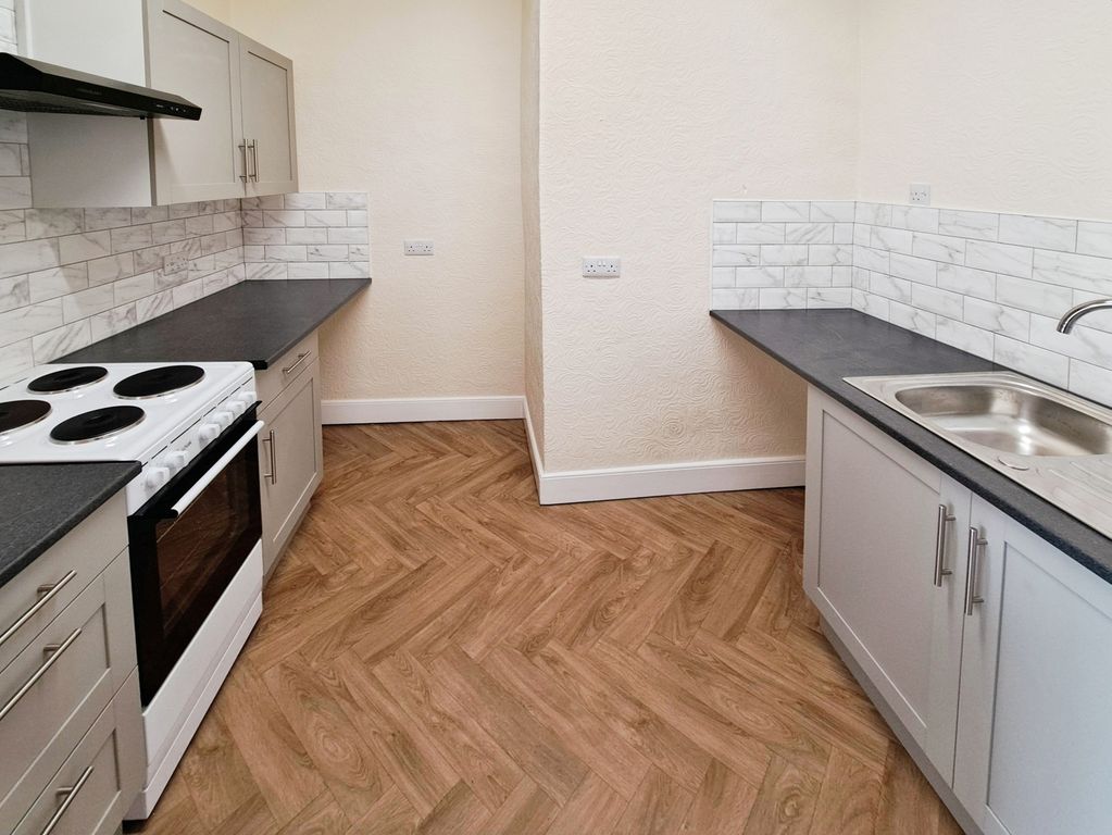 Property photo 2 of 8 Kitchen