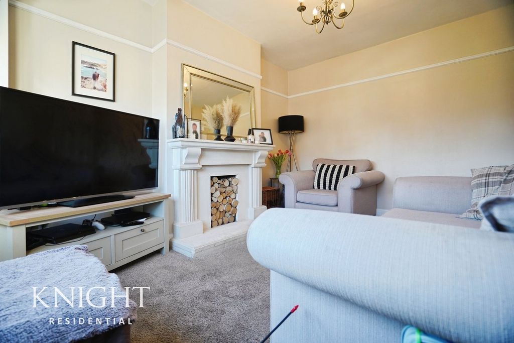 Property photo 3 of 25