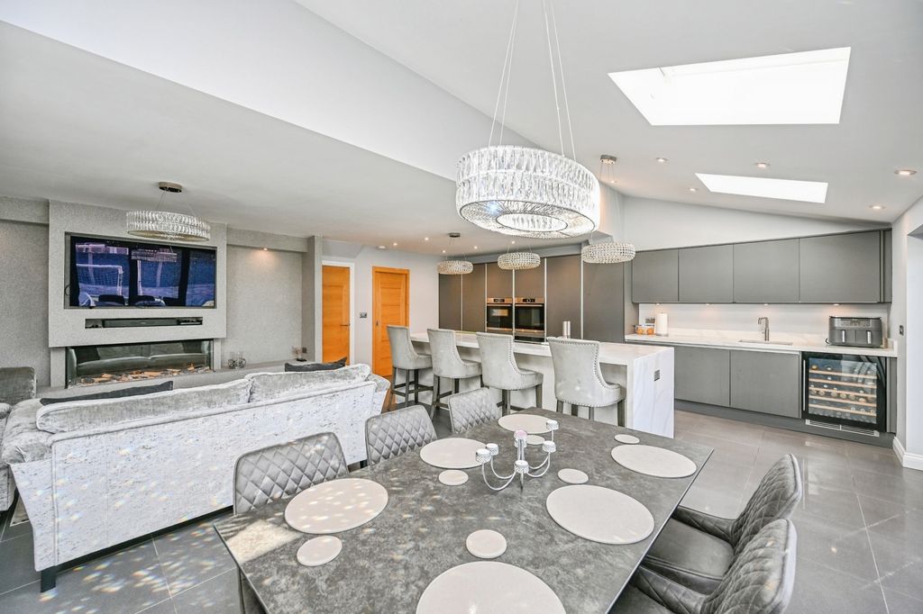 Property photo 2 of 27 Pbox-Img.Jpg