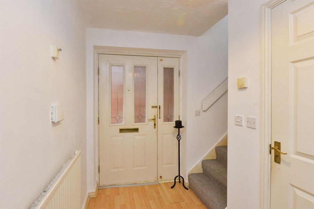 Property photo 2 of 11