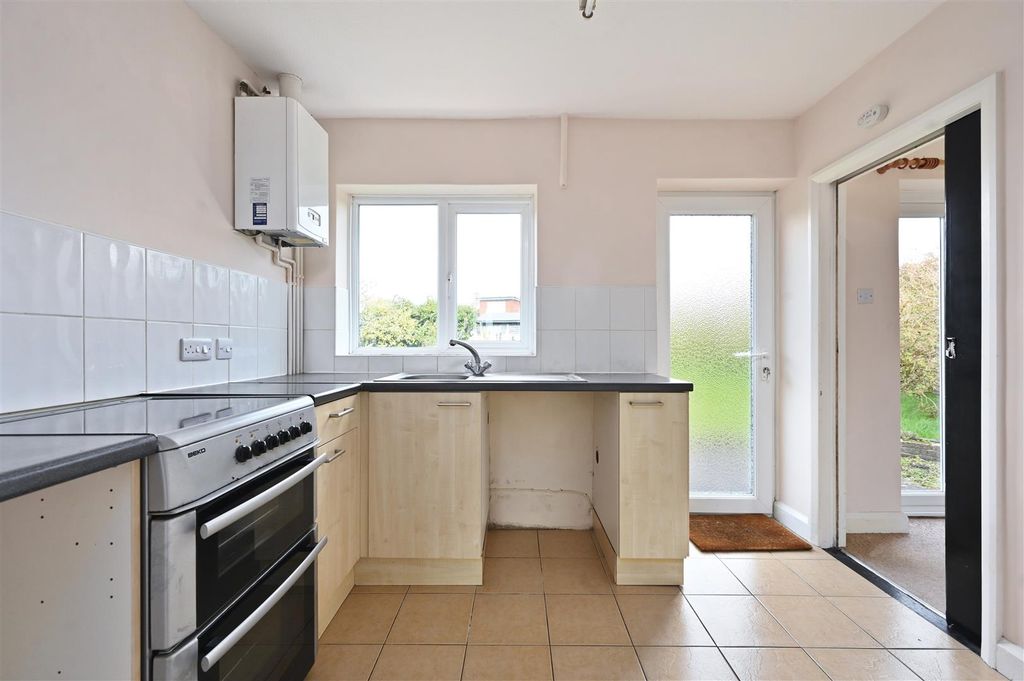 Property photo 3 of 12 21-Jevington-Close-Tn393Bb (13).Jpg