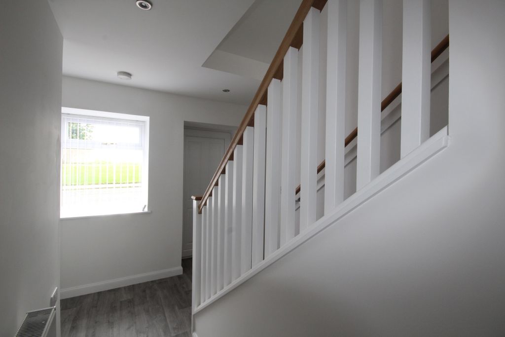 Property photo 2 of 19 Hallway