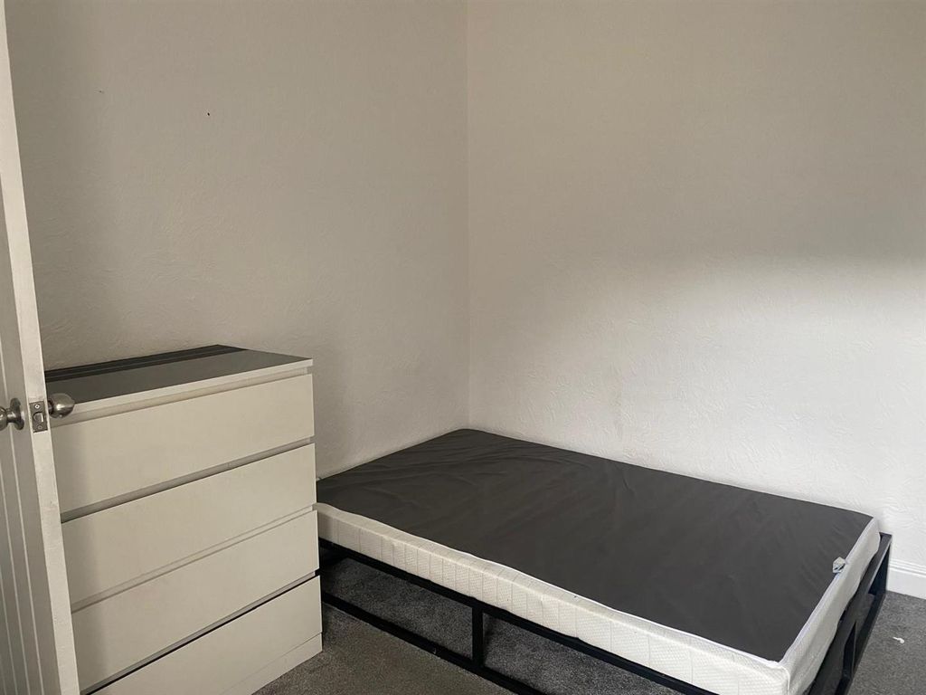 Property photo 1 of 6 Bed1..Jpg