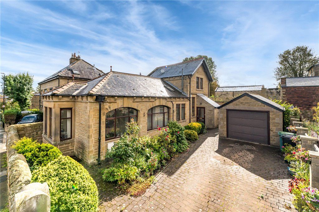 Property photo 1 of 25 External Front