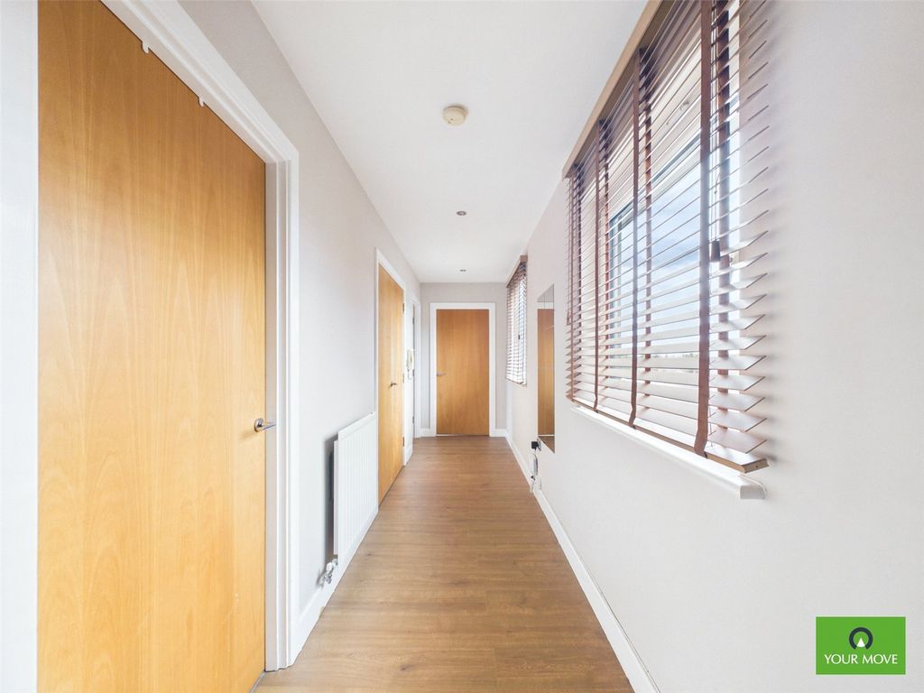 Property photo 2 of 16 Hallway