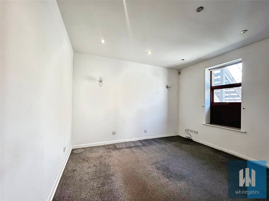 Property photo 3 of 17 Picture No. 23