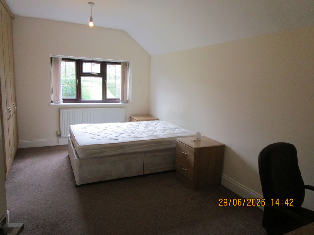 Property photo 3 of 8 Main Ensuite Bedroom