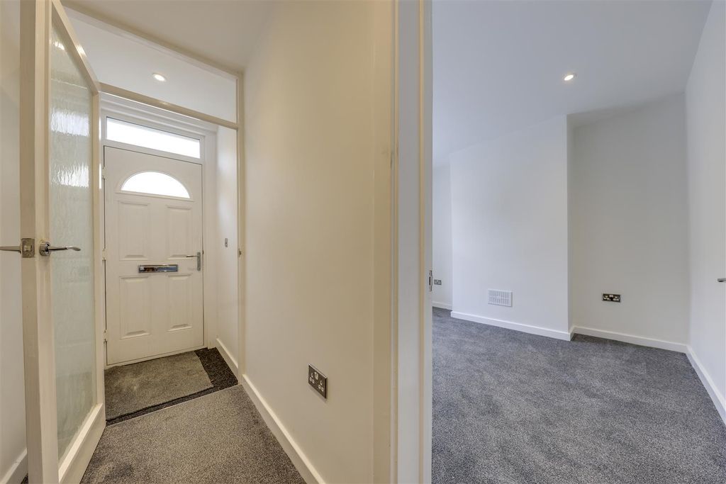 Property photo 3 of 20 Hall