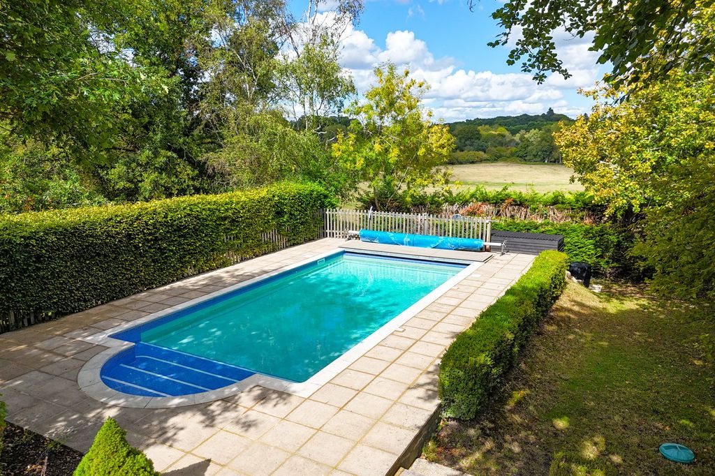 Property photo 2 of 27