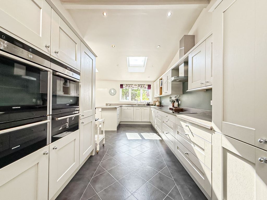 Property photo 2 of 31 Photo 21