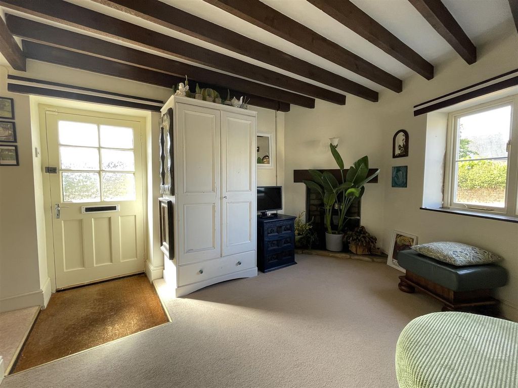 Property photo 2 of 9 Sitting Room