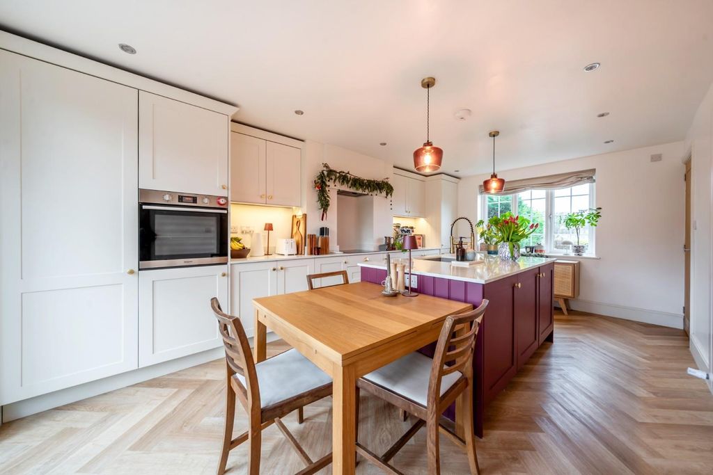 Property photo 2 of 16 1388329-2-69384845Bcefc.Jpg