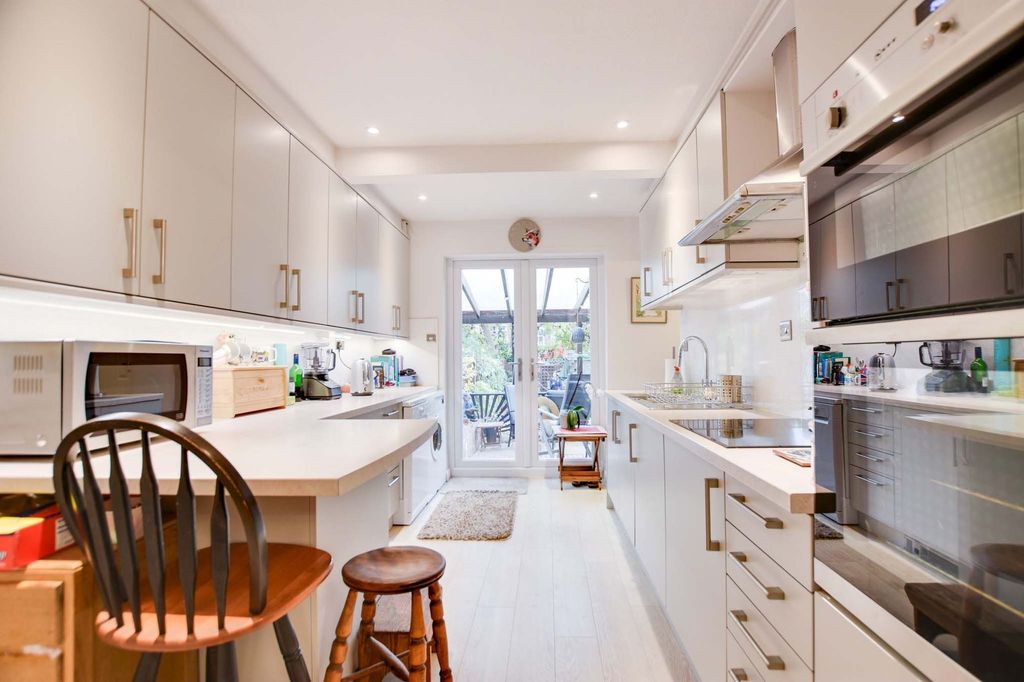 Property photo 3 of 25