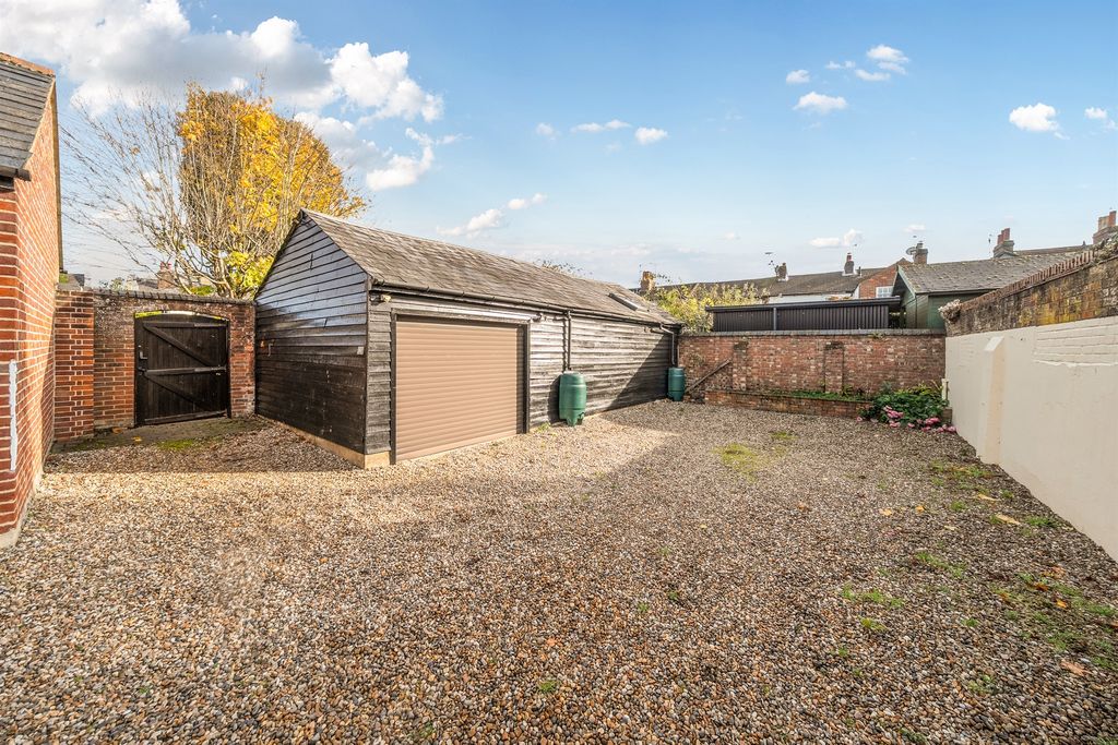 Property photo 2 of 19