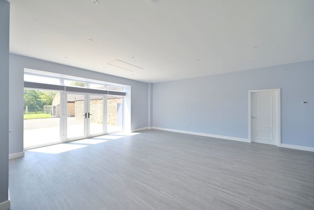 2 bed barn conversion to rentHutton Grange, Hutton Conyers HG4 photo 5