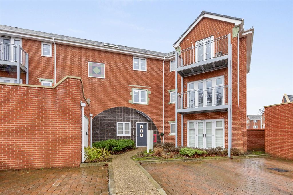 Property photo 1 of 15 18 Kilty Place, Hp11 1Dg-13.Jpg