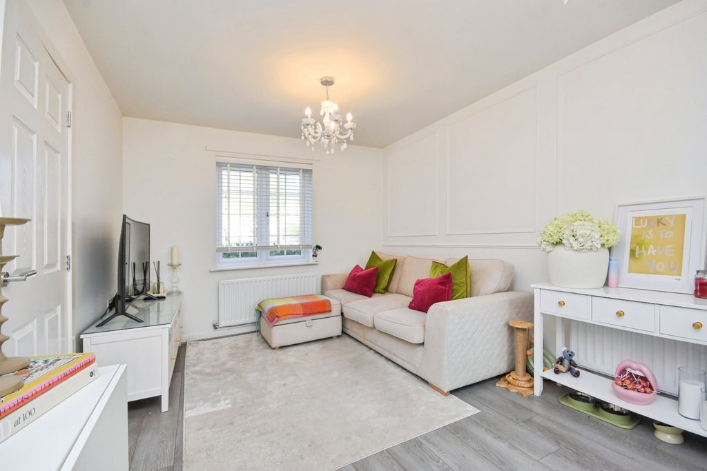 Property photo 2 of 12 Pbox-Img.Jpg