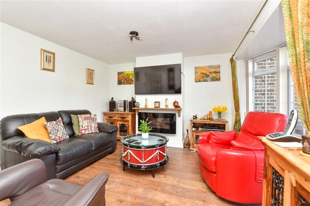 Property photo 2 of 12 Lounge