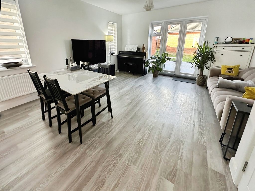 Property photo 3 of 17 Pbox-Img.Jpeg